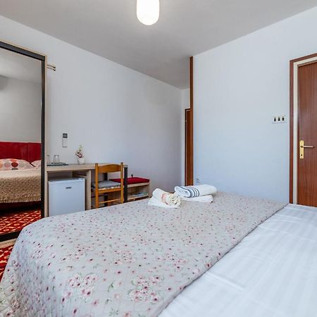 Rooms Sale Marija Baška Exterior foto